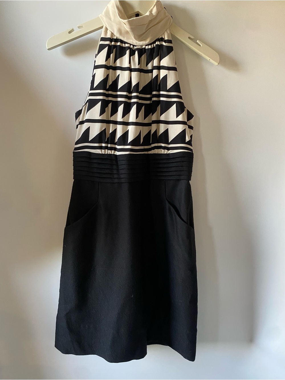Shoshanna Black & Ivory Halter Cocktail Dress Size 4